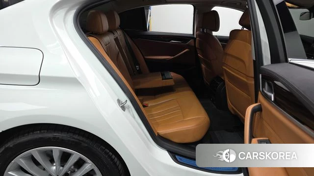 BMW 5 Series (G30) 2020 Белый из Кореи, фото 2