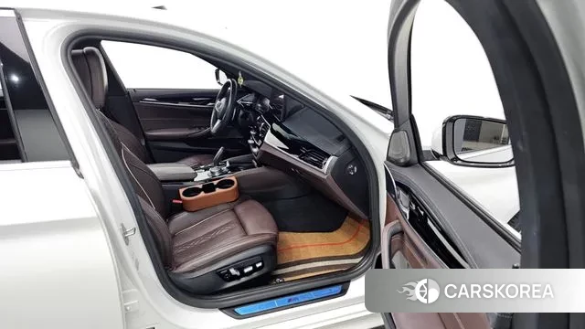 BMW 5 Series (G30) 2021 Белый из Кореи, фото 2