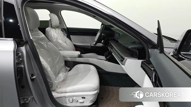 Hyundai Grandeur (GN7) 2024 Серебристо-серый из Кореи, фото 2