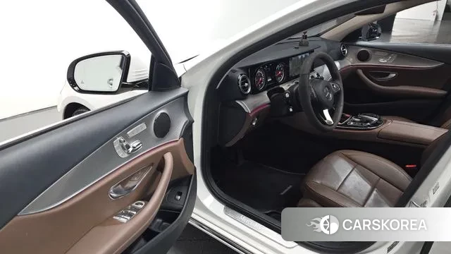 Mercedes-Benz E-Class W213 2018 Белый из Кореи, фото 2