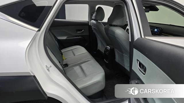 Hyundai Kona Hybrid (SX2) 2023 Белый из Кореи, фото 2