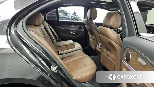 Mercedes-Benz E-Class W213 2021 Черный из Кореи, фото 2