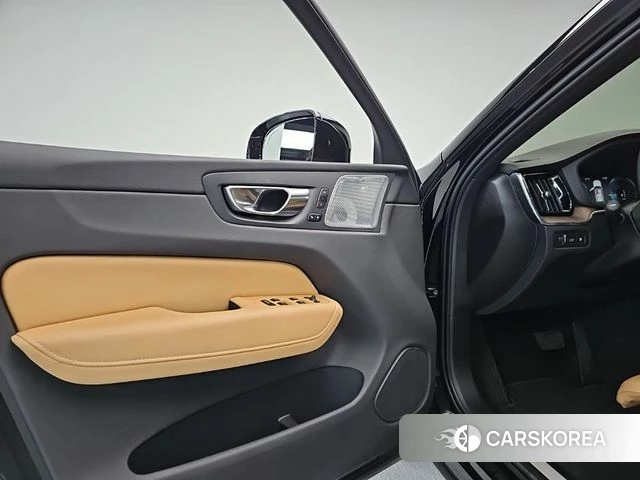 Volvo XC60 second Generation 2021 Черный из Кореи, фото 2