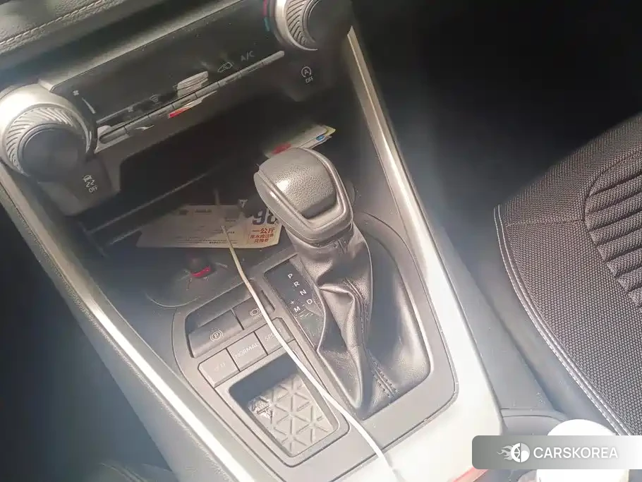 Toyota RAV4 2024 Белый из Китая, фото 2