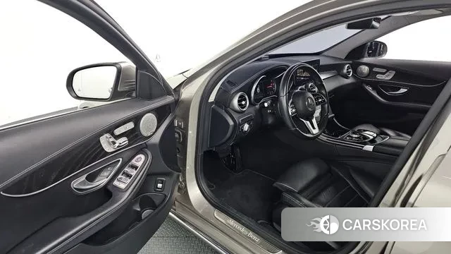 Mercedes-Benz C-Class W205 2019 Песочный из Кореи, фото 2