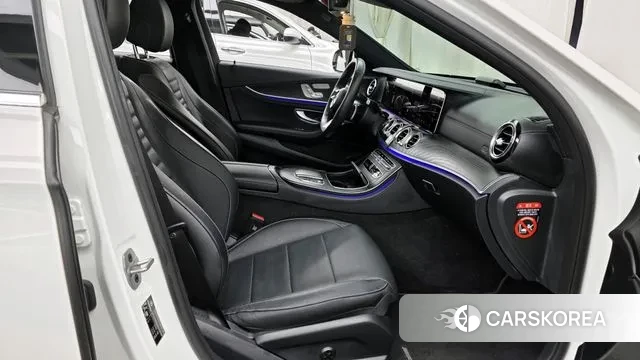 Mercedes-Benz E-Class W213 2023 Белый из Кореи, фото 2