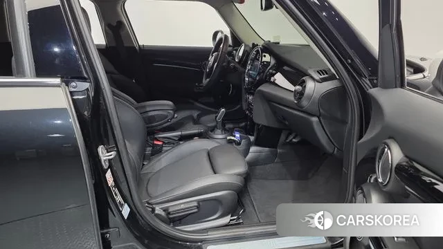 Mini Cooper 2022 Черный из Кореи, фото 2