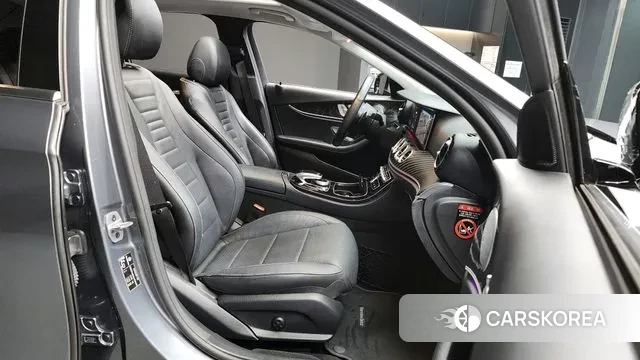 Mercedes-Benz E-Class W213 2018 Серый из Кореи, фото 2