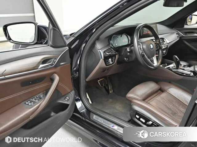 BMW 5 Series (G30) 2018 Черный из Кореи, фото 2