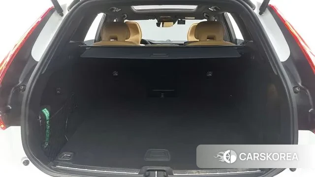 Volvo XC60 second Generation 2021 Белый из Кореи, фото 2