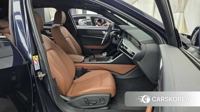 Audi A6 (C8) 2023 Синий из Кореи, фото 2