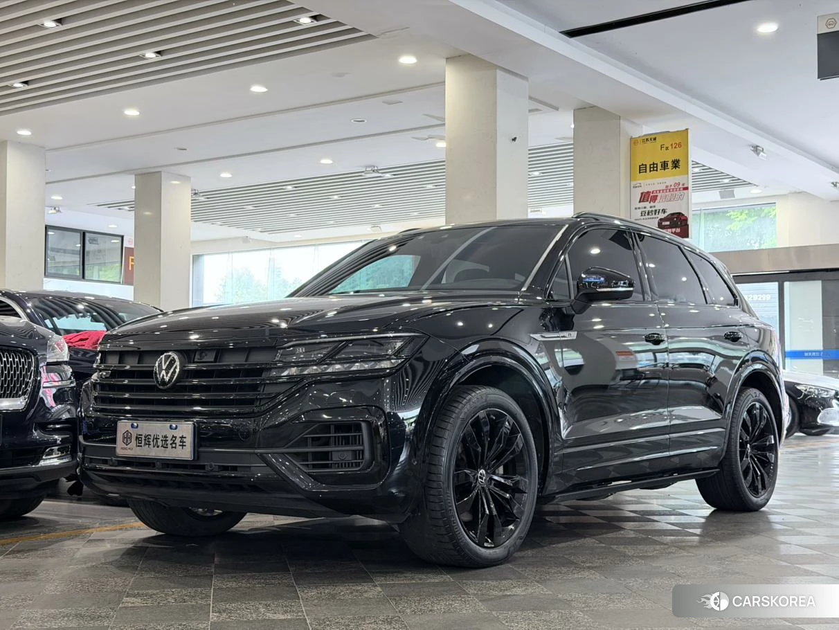 Volkswagen Touareg 2021 Черный из Китая, фото 2