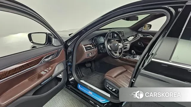BMW 7 Series (G11) 2018 Черный из Кореи, фото 2