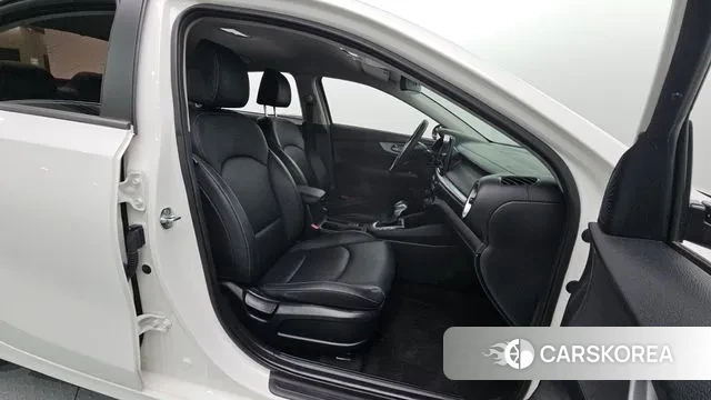 Kia The New K3 2nd generation 2021 Белый из Кореи, фото 2