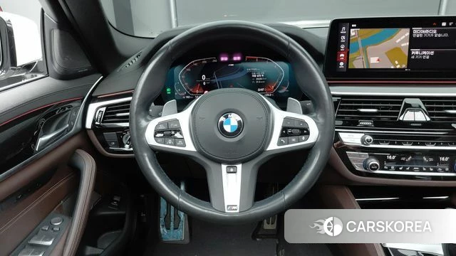 BMW 5 Series (G30) 2022 Белый из Кореи, фото 2