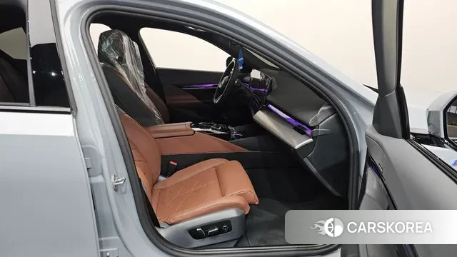 BMW 5 Series (G60) 2025 Серебристо-серый из Кореи, фото 2