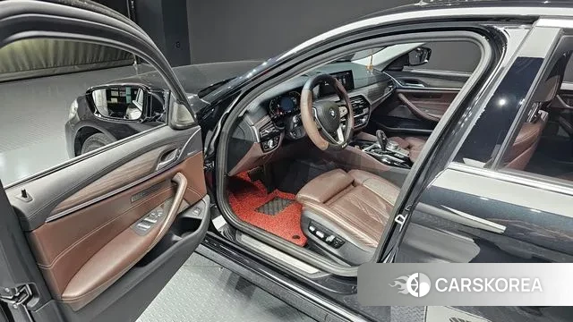 BMW 5 Series (G30) 2020 Черный из Кореи, фото 2