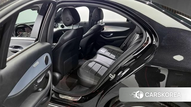 Mercedes-Benz E-Class W213 2019 Черный из Кореи, фото 2