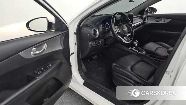 Kia The New K3 2nd generation 2022 Белый из Кореи, фото 2