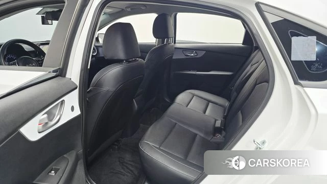 Kia The New K3 2nd generation 2022 Белый из Кореи, фото 2