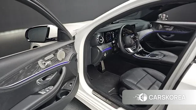 Mercedes-Benz E-Class W213 2022 Белый из Кореи, фото 2