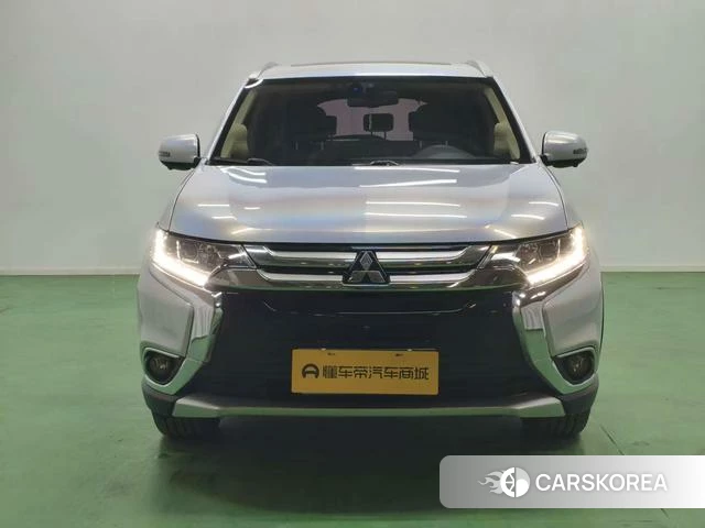 Mitsubishi  Outlander 2018 Белый из Китая, фото 2