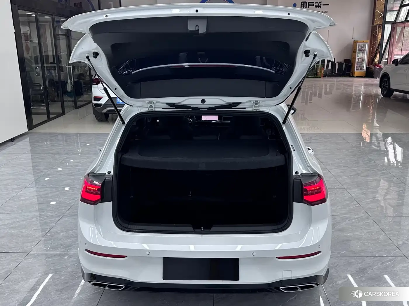 Volkswagen Golf 2023 Белый из Китая, фото 2