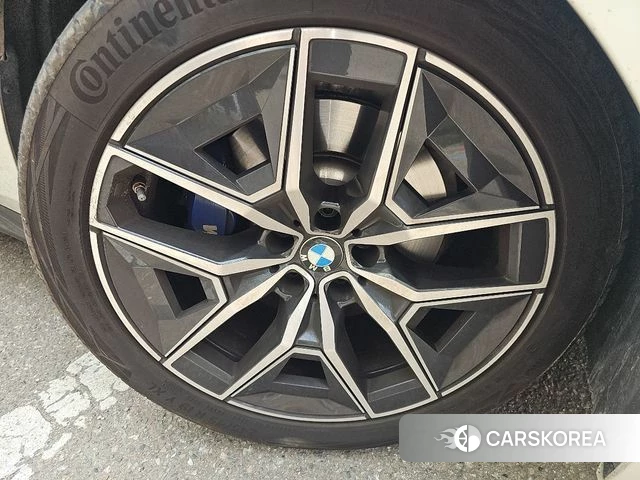 BMW 5 Series (G60) 2025 Белый из Кореи, фото 2