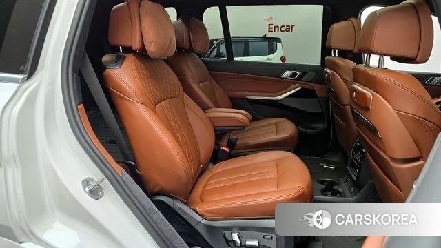 BMW X7 (G07) 2023 Белый из Кореи, фото 2