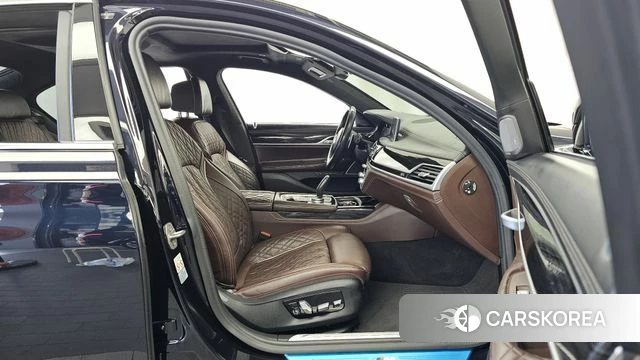 BMW 7 Series (G11) 2021 Черный из Кореи, фото 2