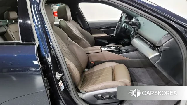 BMW 5 Series (G60) 2023 Черный из Кореи, фото 2