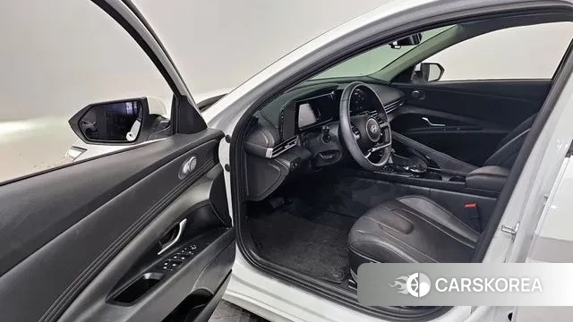 Hyundai The New Avante (CN7) 2024 Белый из Кореи, фото 2