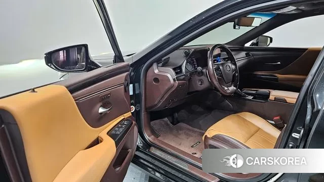 Lexus ES300h 7th generation 2021 Черный из Кореи, фото 2