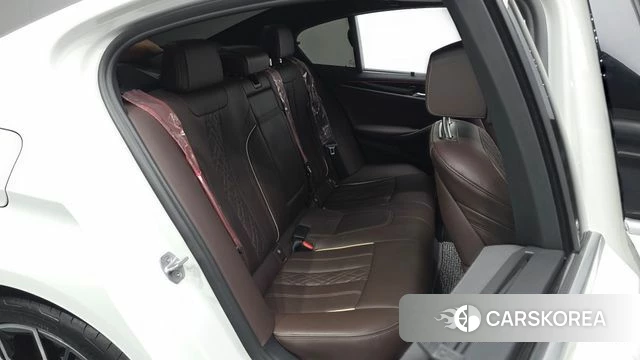 BMW 5 Series (G30) 2022 Белый из Кореи, фото 2