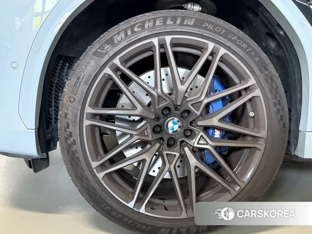 BMW X6M (G06) 2024 Серебристо-серый из Кореи, фото 2