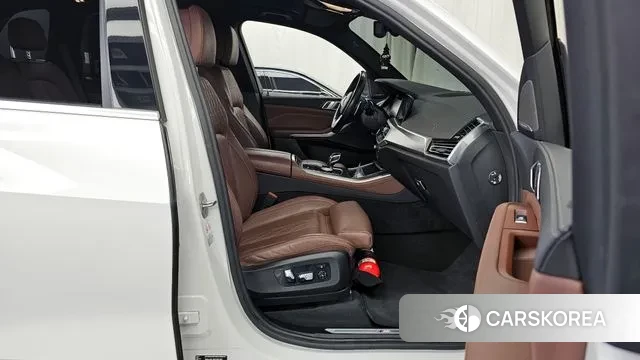 BMW X5 (G05) 2023 Белый из Кореи, фото 2