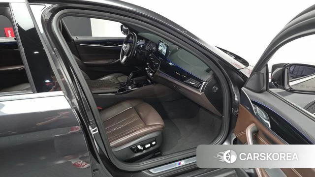 BMW 5 Series (G30) 2018 Серый из Кореи, фото 2