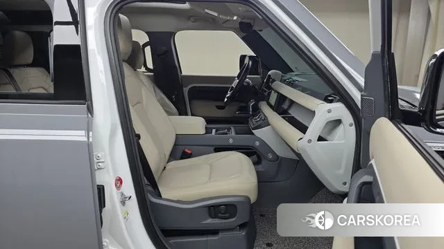 Land Rover Defender (L663) 2023 Серебристо-серый из Кореи, фото 2