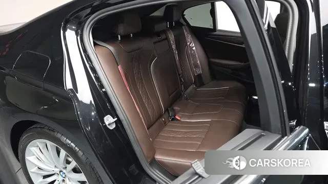 BMW 5 Series (G30) 2022 Черный из Кореи, фото 2