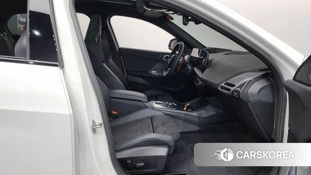 BMW 1 Series (F70) 2025 Белый из Кореи, фото 2