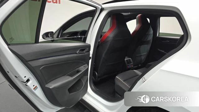 Volkswagen Golf 8th Generation 2024 Белый из Кореи, фото 2