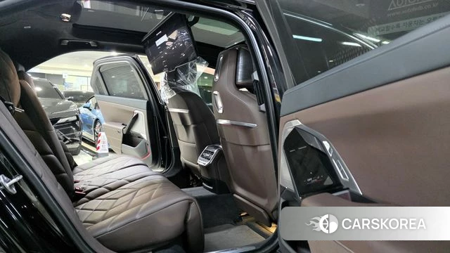 BMW 7 Series (G70) 2023 Черный из Кореи, фото 2