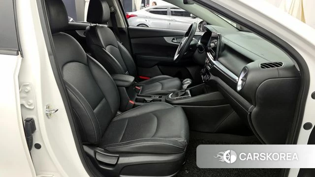 Kia The New K3 2nd generation 2021 Белый из Кореи, фото 2