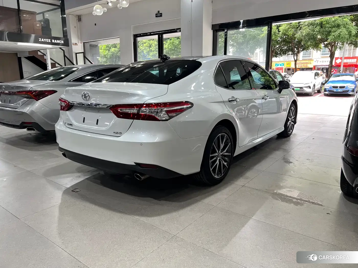 Toyota Camry 2022 Белый из Китая, фото 2