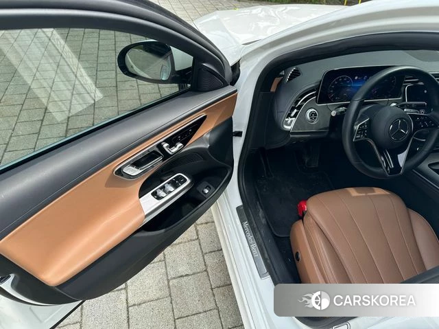 Mercedes-Benz E-Class W214 2024 Белый из Кореи, фото 2