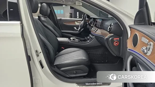 Mercedes-Benz E-Class W213 2019 Белый из Кореи, фото 2