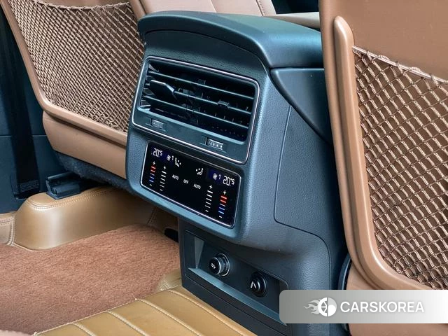 Audi Q7 2021 Черный из Китая, фото 2