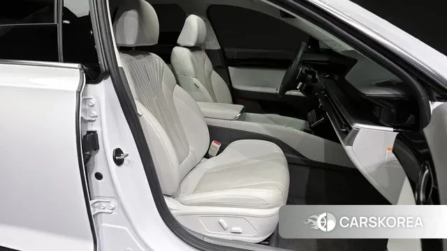 Hyundai Grandeur Hybrid (GN7) 2023 Белый из Кореи, фото 2