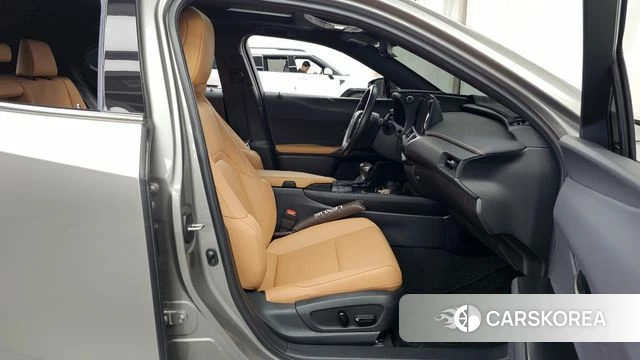 Lexus UX250h 2022 Песочный из Кореи, фото 2