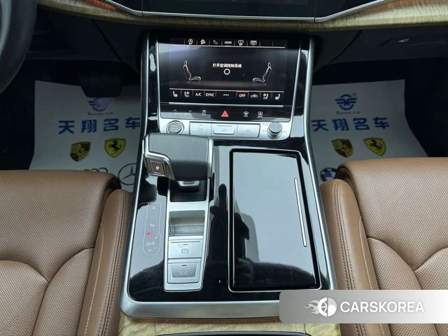 Audi Q7 2021 Черный из Китая, фото 2